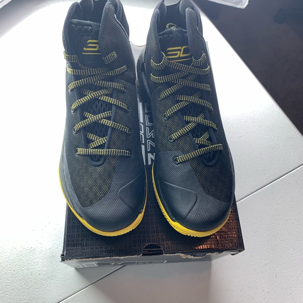 Under Armour UA GS SC 3Zero Size 7 Youth Shoes